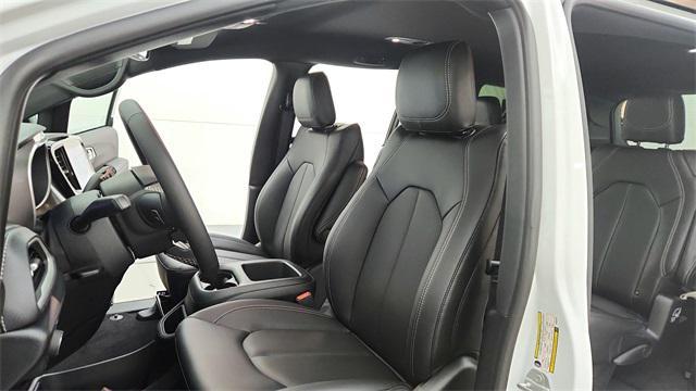 new 2025 Chrysler Pacifica car, priced at $39,645