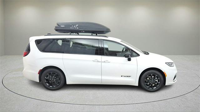 new 2025 Chrysler Pacifica car, priced at $39,645