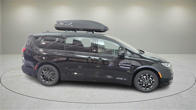 new 2025 Chrysler Pacifica car, priced at $40,395