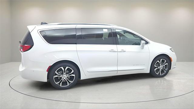 new 2024 Chrysler Pacifica car, priced at $44,667