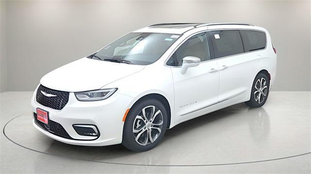 new 2024 Chrysler Pacifica car, priced at $44,667