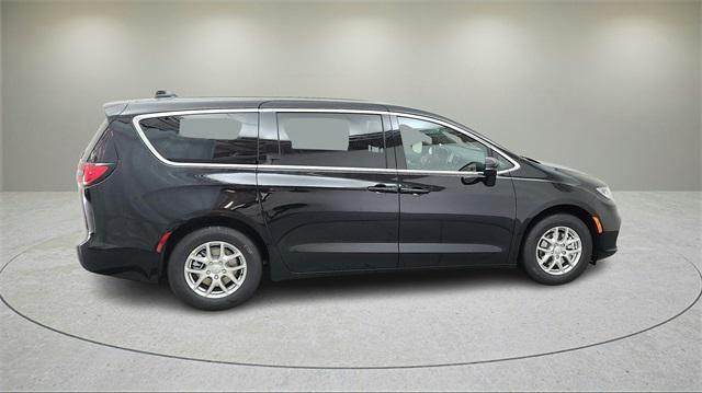 new 2025 Chrysler Pacifica car, priced at $39,085