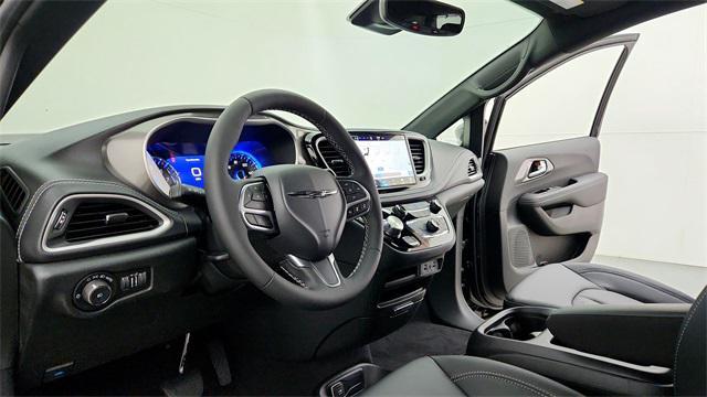 new 2025 Chrysler Pacifica car, priced at $39,085