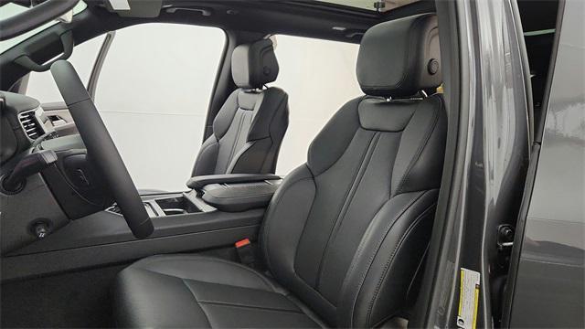 new 2024 Jeep Wagoneer L car