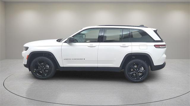 new 2025 Jeep Grand Cherokee car, priced at $45,996