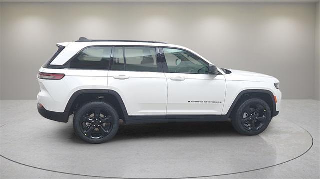 new 2025 Jeep Grand Cherokee car, priced at $45,996