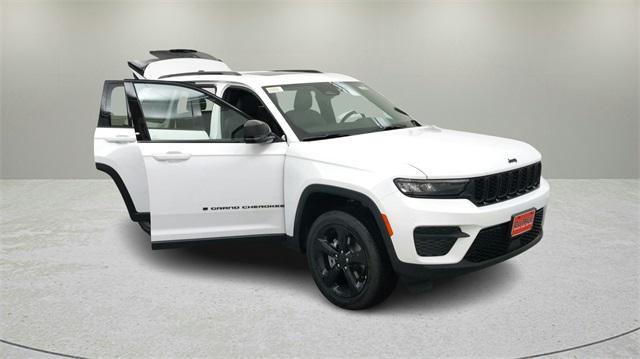 new 2024 Jeep Grand Cherokee car, priced at $40,321