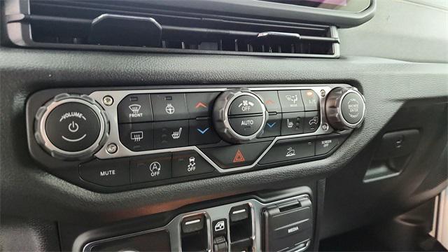 new 2025 Jeep Wrangler car, priced at $41,124