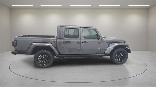 new 2025 Jeep Gladiator car, priced at $39,985