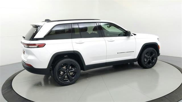 new 2024 Jeep Grand Cherokee car, priced at $43,236