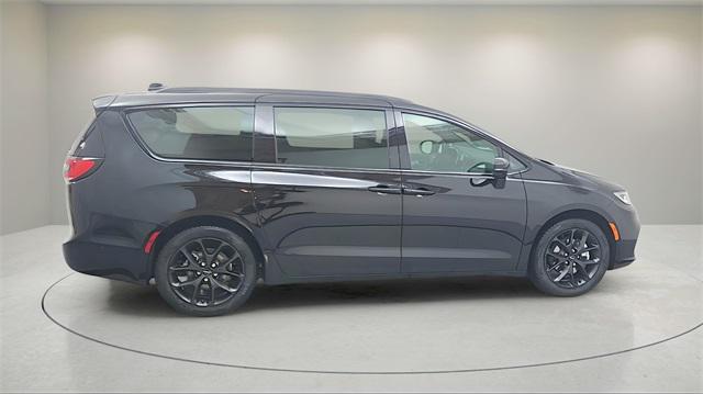 new 2025 Chrysler Pacifica car, priced at $46,240