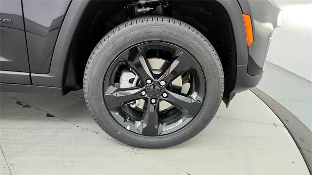 new 2025 Jeep Grand Cherokee car, priced at $45,334