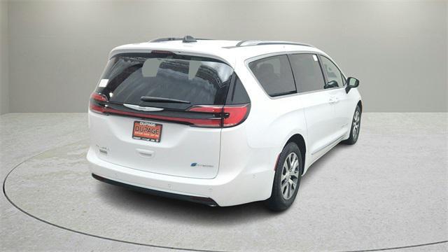 new 2025 Chrysler Pacifica car, priced at $52,258