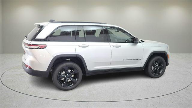 new 2025 Jeep Grand Cherokee car, priced at $40,452