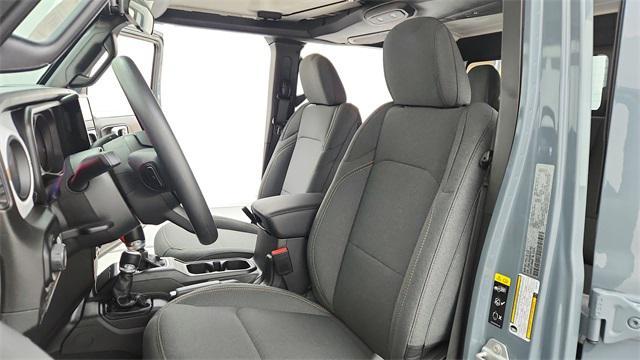 new 2025 Jeep Gladiator car, priced at $38,804