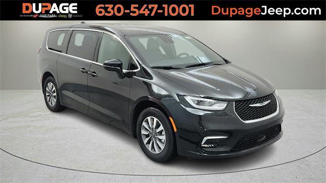 new 2025 Chrysler Pacifica Hybrid car, priced at $45,920