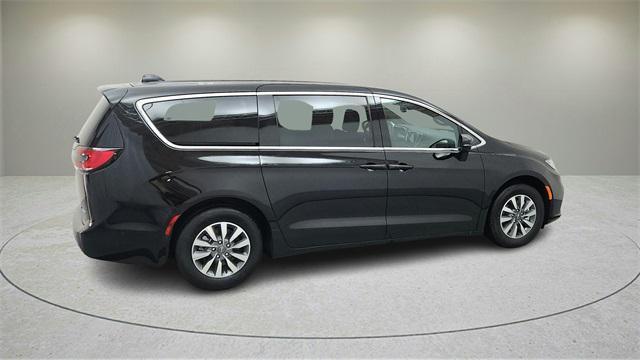 new 2025 Chrysler Pacifica Hybrid car, priced at $45,920