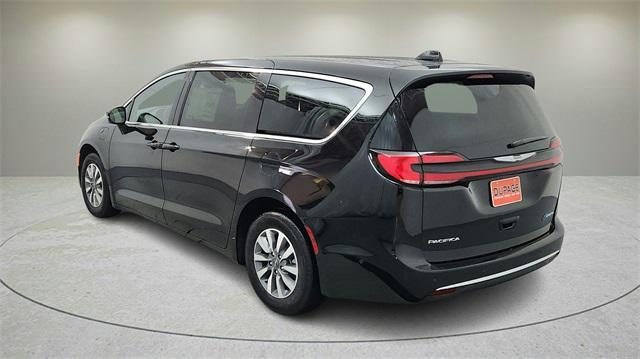 new 2025 Chrysler Pacifica Hybrid car, priced at $45,920