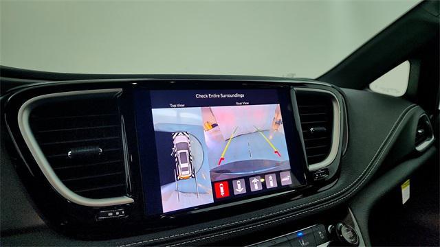 new 2025 Chrysler Pacifica Hybrid car, priced at $45,920