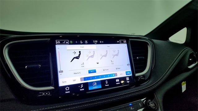 new 2025 Chrysler Pacifica Hybrid car, priced at $45,920