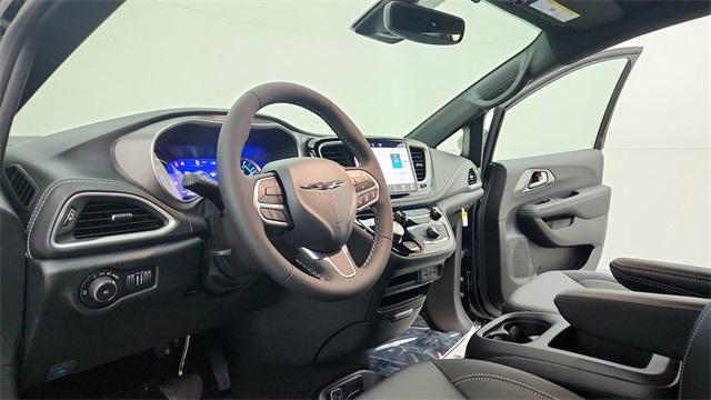 new 2025 Chrysler Pacifica Hybrid car, priced at $45,920