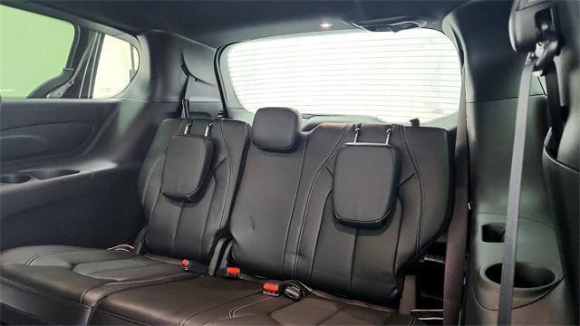 new 2025 Chrysler Pacifica Hybrid car, priced at $45,920