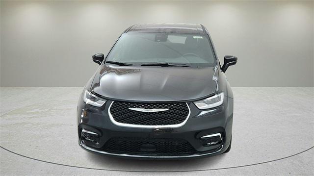 new 2025 Chrysler Pacifica Hybrid car, priced at $45,920
