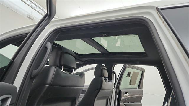 used 2022 Jeep Grand Cherokee car, priced at $27,999