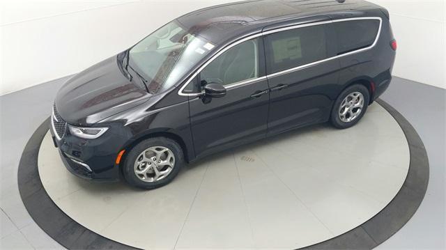 new 2024 Chrysler Pacifica car, priced at $47,659