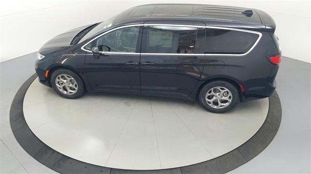 new 2024 Chrysler Pacifica car, priced at $47,659