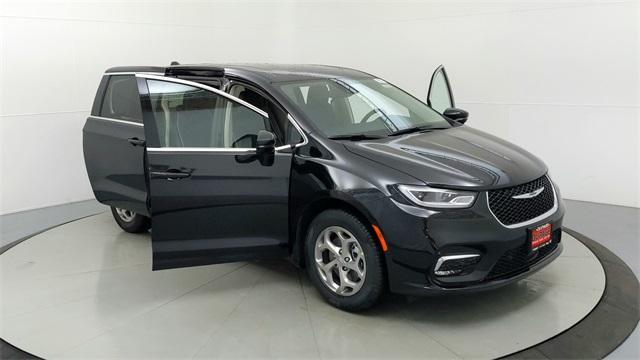 new 2024 Chrysler Pacifica car, priced at $47,659