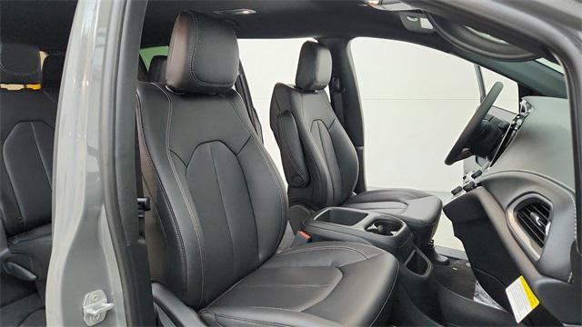 new 2025 Chrysler Pacifica car, priced at $38,033