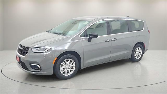 new 2025 Chrysler Pacifica car, priced at $38,033