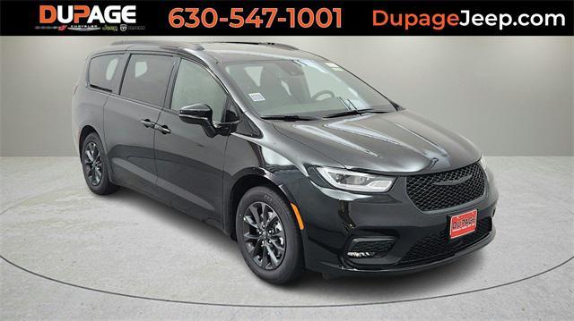 new 2025 Chrysler Pacifica car, priced at $39,645