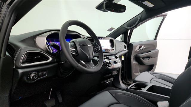 new 2025 Chrysler Pacifica car, priced at $39,645