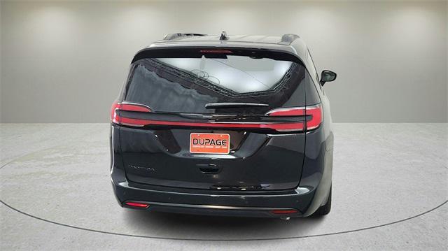 new 2025 Chrysler Pacifica car, priced at $39,645