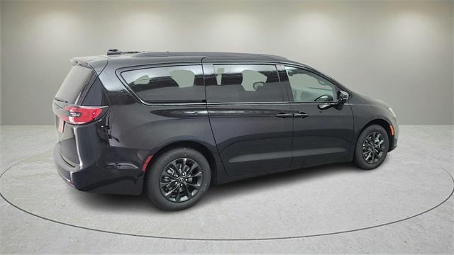 new 2025 Chrysler Pacifica car, priced at $39,645