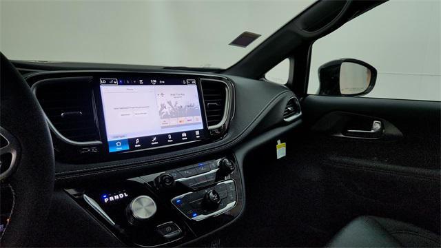 new 2025 Chrysler Pacifica car, priced at $39,645