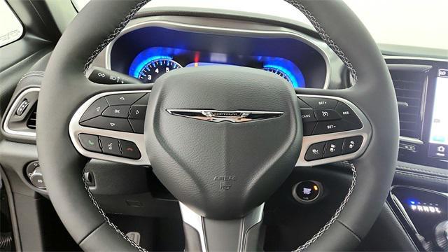 new 2025 Chrysler Pacifica car, priced at $39,645