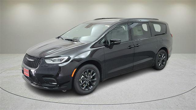 new 2025 Chrysler Pacifica car, priced at $39,645