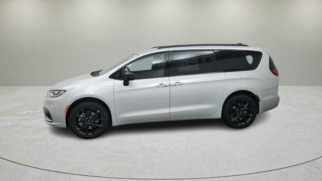 new 2024 Chrysler Pacifica car, priced at $44,971