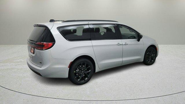new 2024 Chrysler Pacifica car, priced at $44,971