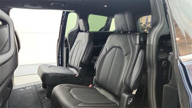 new 2025 Chrysler Pacifica car, priced at $36,105