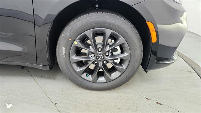 new 2025 Chrysler Pacifica car, priced at $42,427