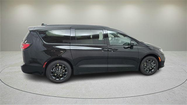 new 2025 Chrysler Pacifica car, priced at $42,427