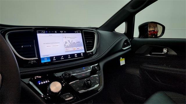 new 2025 Chrysler Pacifica car, priced at $42,427