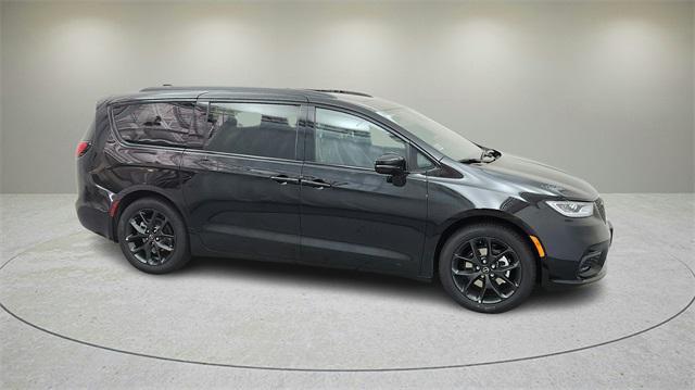 new 2025 Chrysler Pacifica car, priced at $46,881