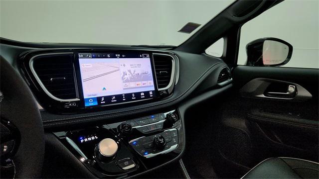 new 2025 Chrysler Pacifica car, priced at $46,881
