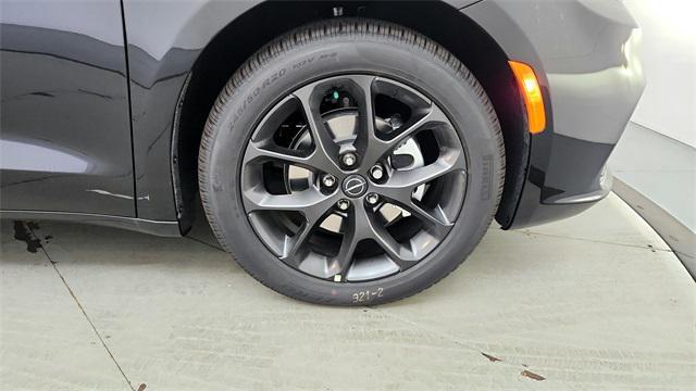 new 2025 Chrysler Pacifica car, priced at $46,881
