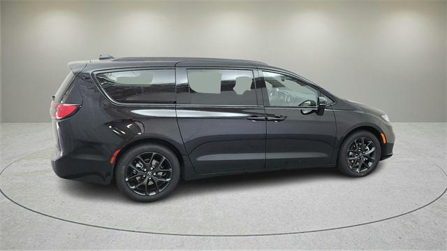 new 2025 Chrysler Pacifica car, priced at $46,881